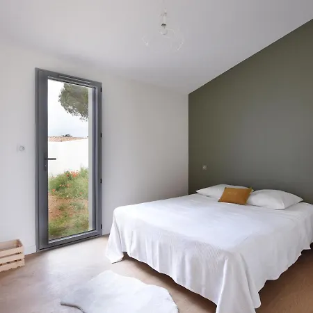 Villa Maison Sainte-marie-de-ré, 6 Pièces, 9 Personnes - Fr-1-258-118 *